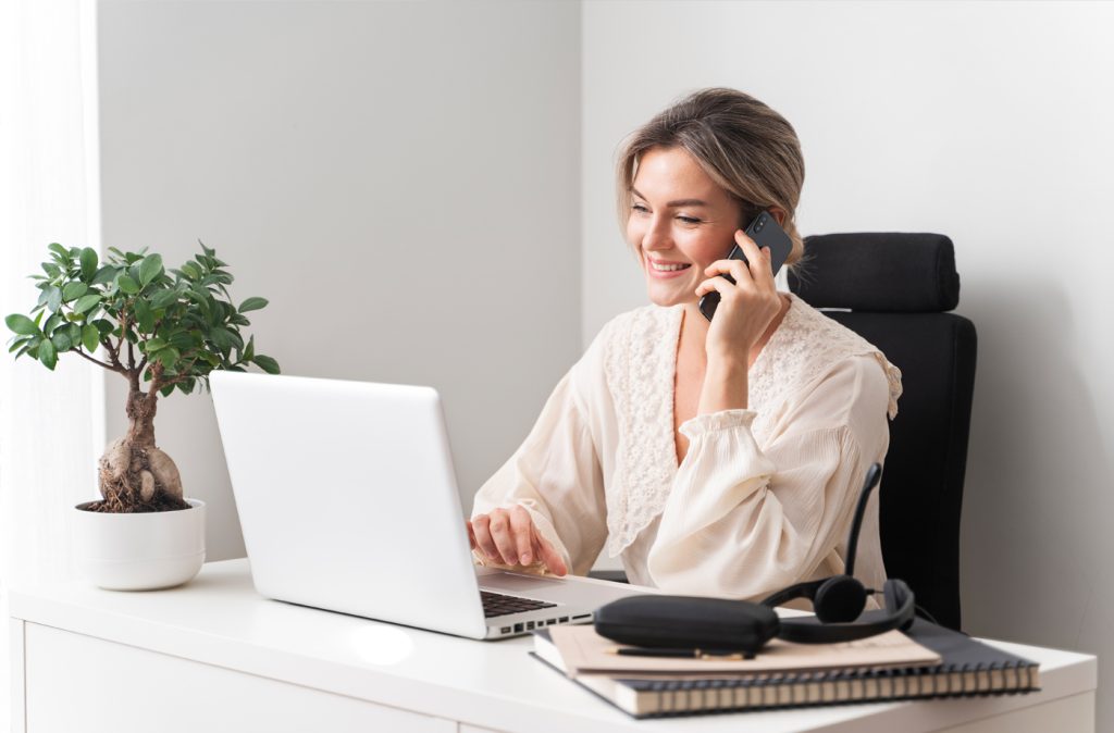 Diseño y reforma de oficina en casa. Espacio optimizado para teletrabajo con confort, ergonomía y máxima productividad